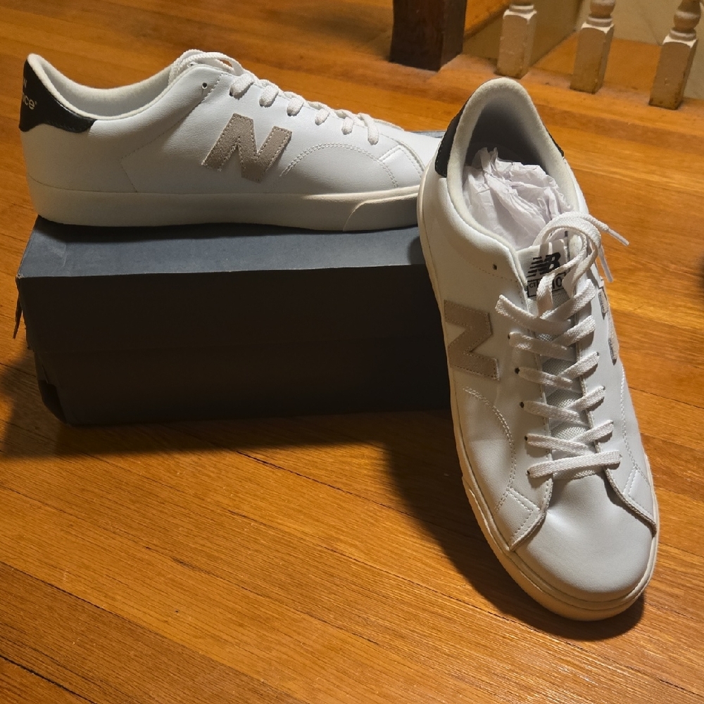 New Balance Men's White and Gray Sneakers
